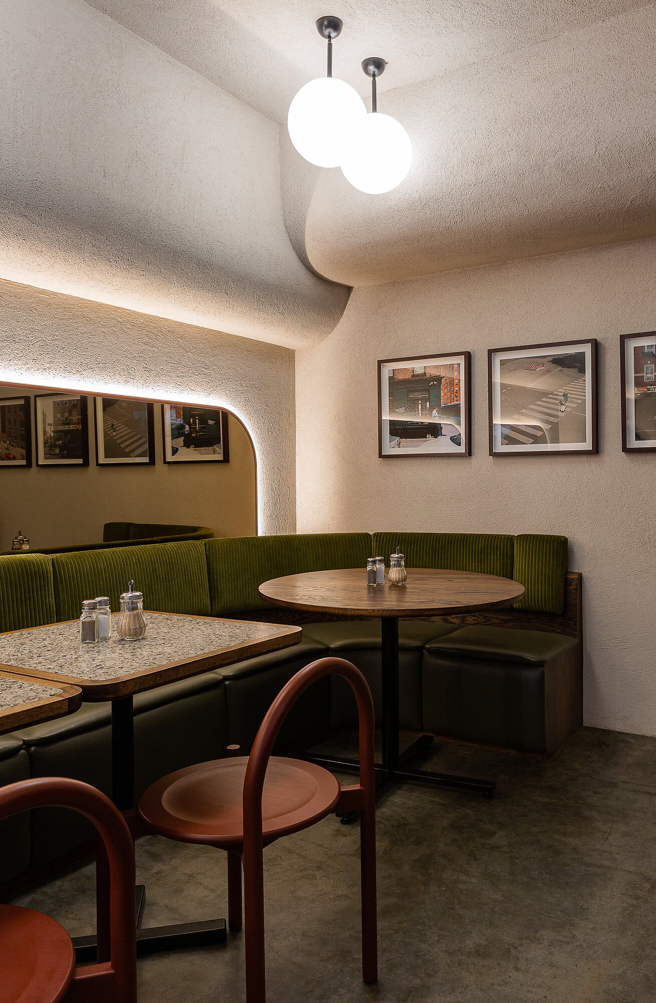Interior photograph of Valentinas by Lucia Braham